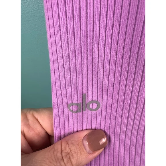 Alo Yoga Airbrush High-Waist Ribbed Leggings – Pink Lavender (XS)